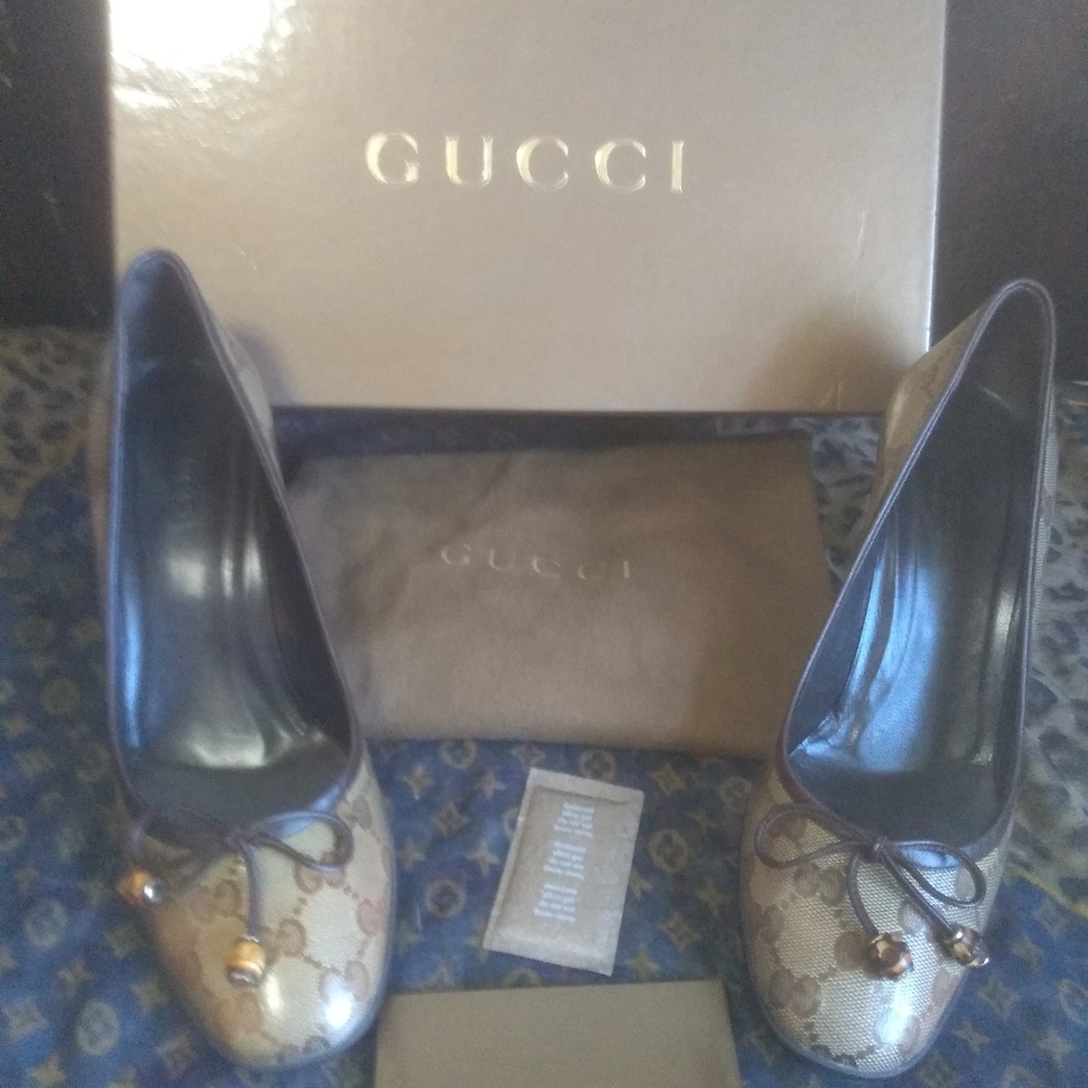 Authentic Gucci Beige Ebony GG heels